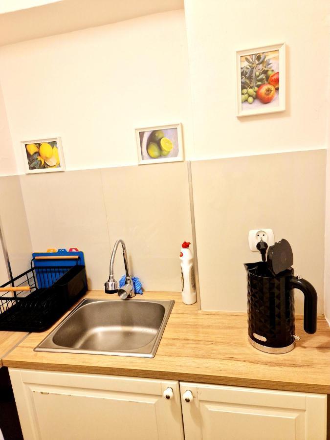 Sara -Mikolajska - Rynek - Netflix Hydromassage Appartement Krakau Buitenkant foto