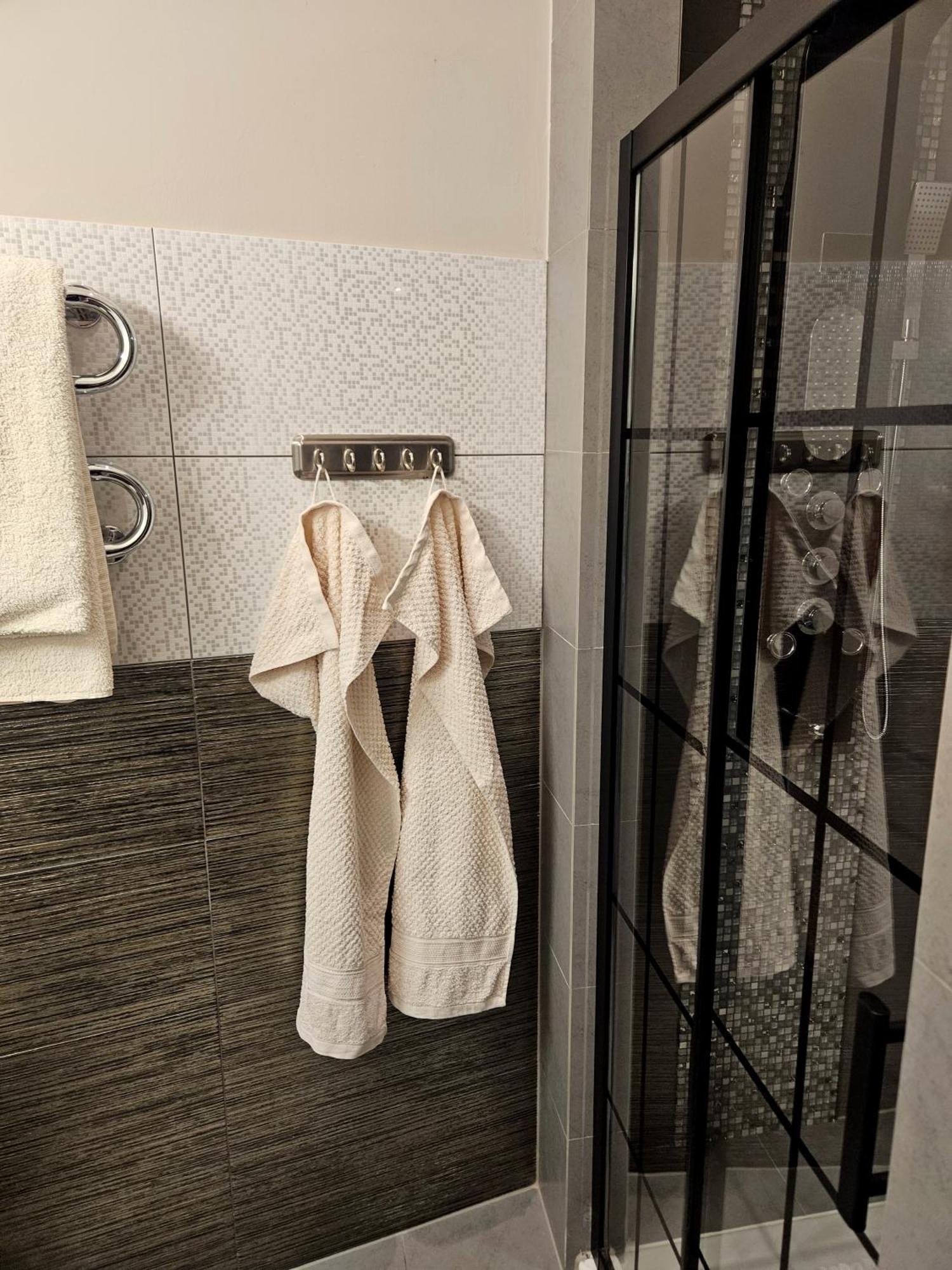Sara -Mikolajska - Rynek - Netflix Hydromassage Appartement Krakau Buitenkant foto