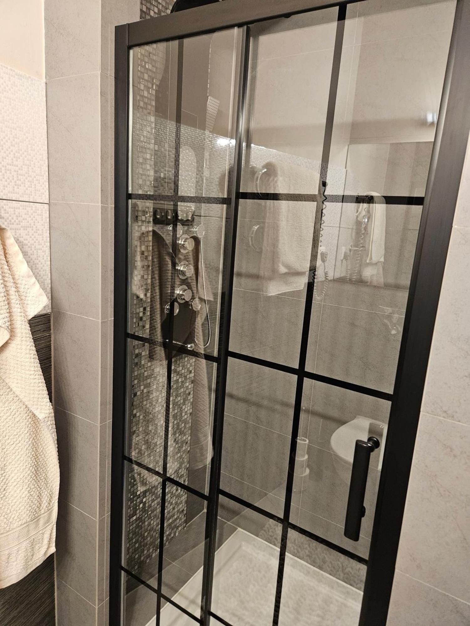 Sara -Mikolajska - Rynek - Netflix Hydromassage Appartement Krakau Buitenkant foto
