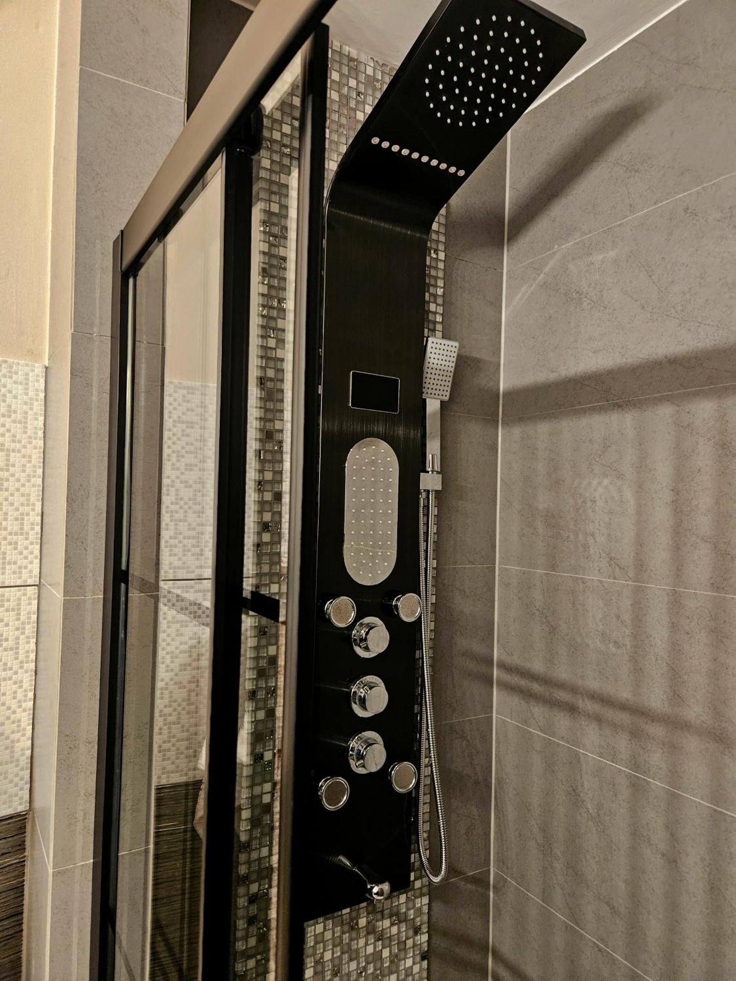 Sara -Mikolajska - Rynek - Netflix Hydromassage Appartement Krakau Buitenkant foto