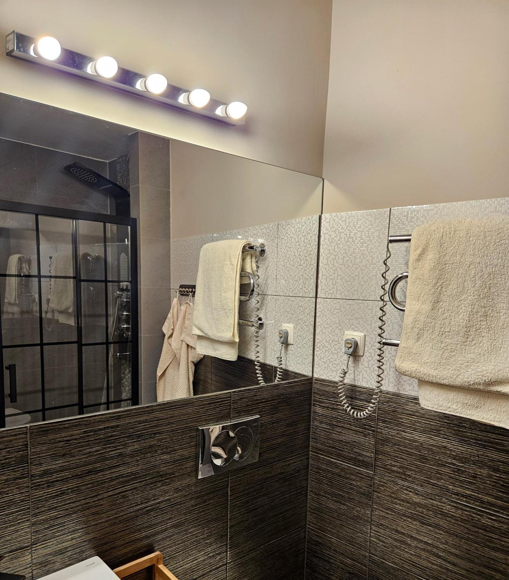 Sara -Mikolajska - Rynek - Netflix Hydromassage Appartement Krakau Buitenkant foto